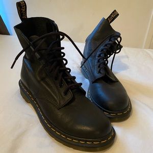 1460 WOMEN'S SMOOTH LEATHER LACE UP BOOTS